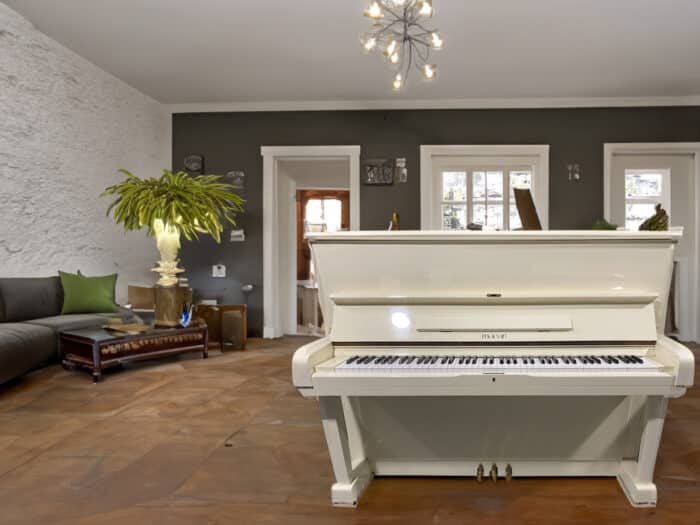 piano maeari modèle u835 blanc ivoire laqué piano droit occasion