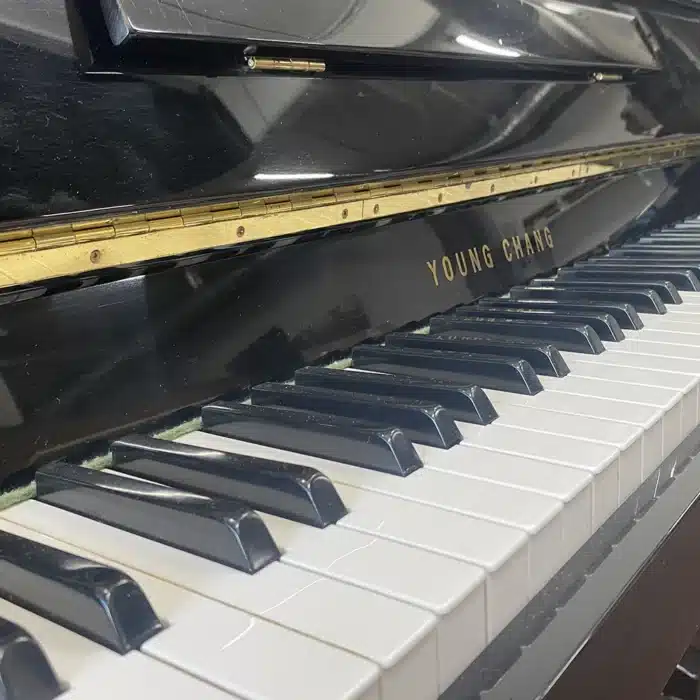 young chang u109 piano droit d'occasion (copie)